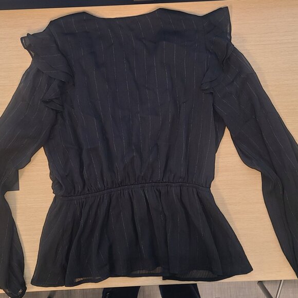 Black long sleeve with a little sparkle - Picture 2 of 3